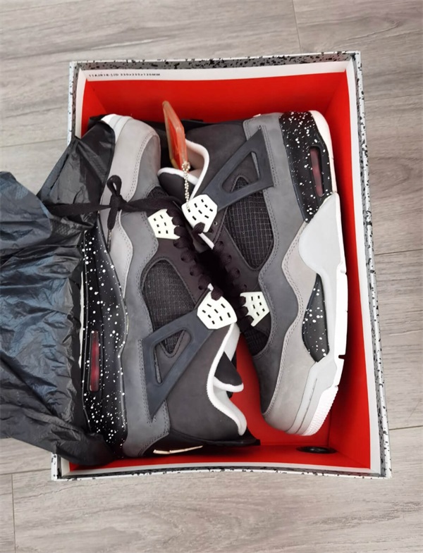 Air Jordan 4 Retro 'Fear' photo review